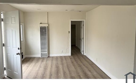 3rd image of 847 W 43rd Pl