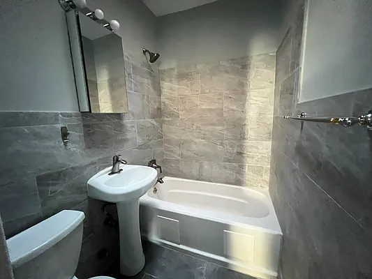 Rented by Olympic CIty Real Estate | media 6