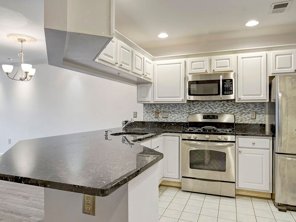 1st image of 6924 Fairfax Dr Unit 124