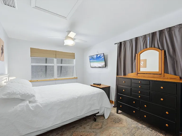 428 Court St — Photo 16
