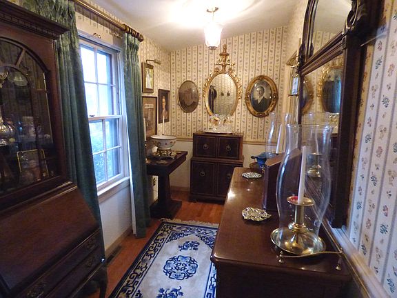 5th image of 349 Fieldstone Cir
