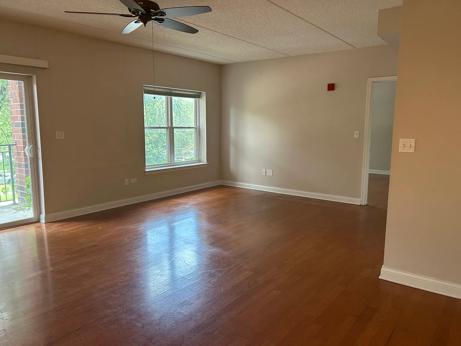 2 bed, 1300 sqft, $2,600 — Photo 4