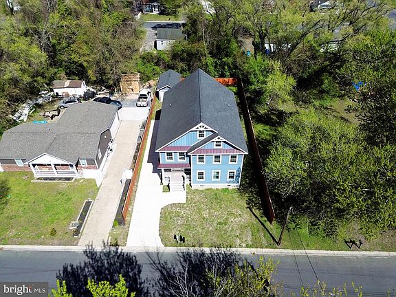 3rd image of 1107 Mineola Ave