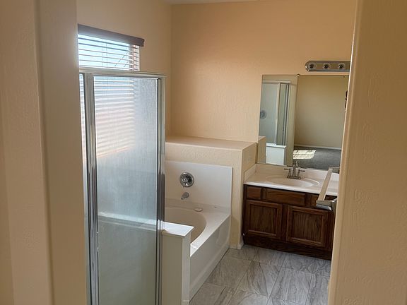 4th image of 605 E Harold Dr