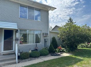 5982 Alan Dr, Brighton, MI 48116
