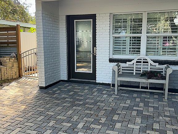 4th image of 3004 W Bay Villa Ave