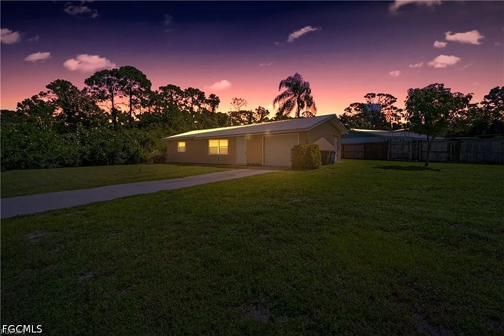2 bed, 1.0 bath, 984 sqft, $1,700 — Photo 1