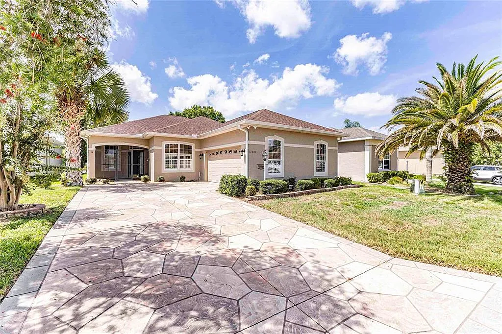 3 bed, 2.0 bath, 1609 sqft, $2,200 — Photo 2