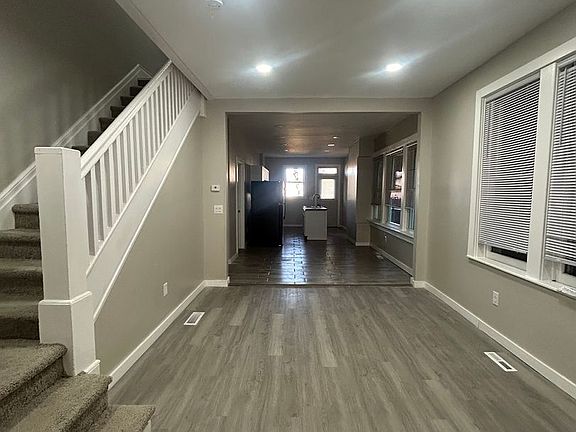 5th image of 320 Maclay St