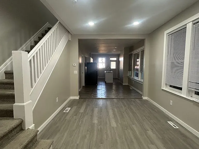 320 Maclay St — Photo 5