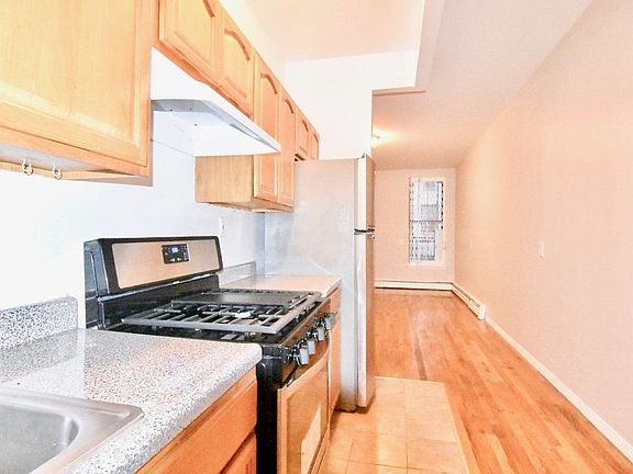 3rd image of 311 W 111th St APT 1D