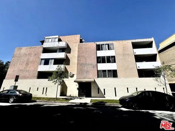 9221 Charleville Blvd, Beverly Hills, CA 90212