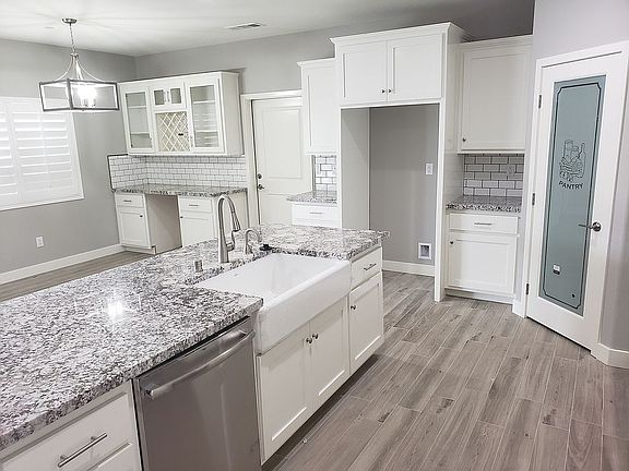 3rd image of 10775 Mesquite St