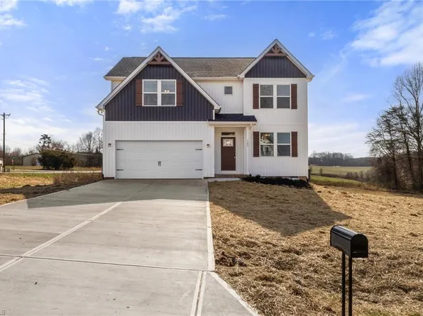 105 Indian Wells Ct, Harmony, NC 28634