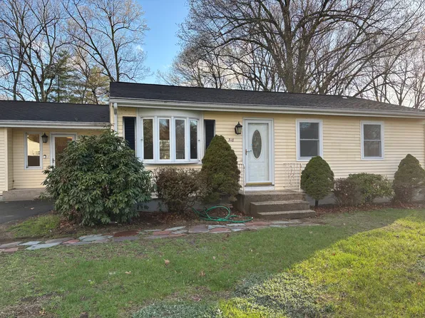 318 Newhouse St, Springfield, MA 01118