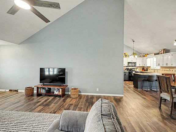 4th image of 2800 Highland Ave