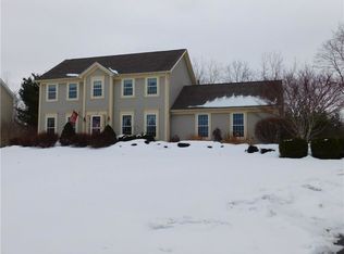 6465 Sunray Crest Dr, Victor, NY 14564