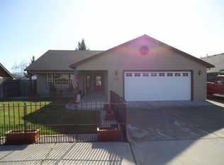 809 Crystal Dr, Eagle Pt, OR 97524