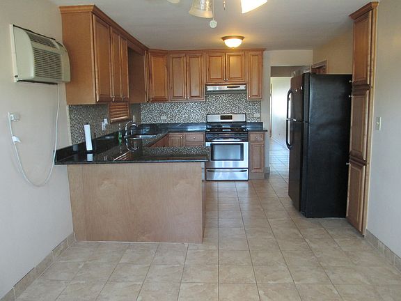 4th image of 2938 N 75th Ave