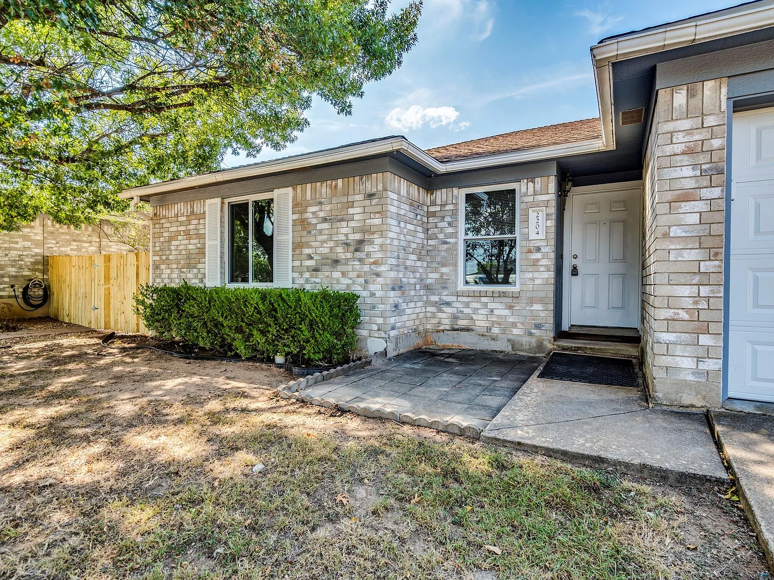 3 bed, 2.0 bath, 1305 sqft, $1,800 — Photo 3