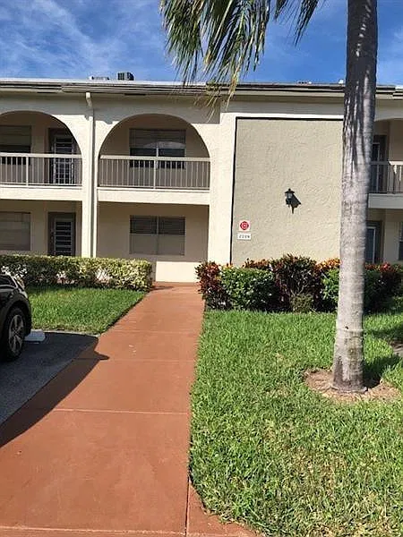 2 bed, 2.0 bath, 962 sqft, $2,400 — Photo 1