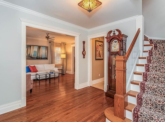 3rd image of 821 Clinton Ave