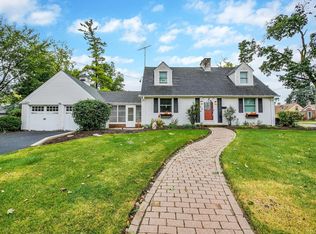 821 Shuler St, Elgin, IL 60123