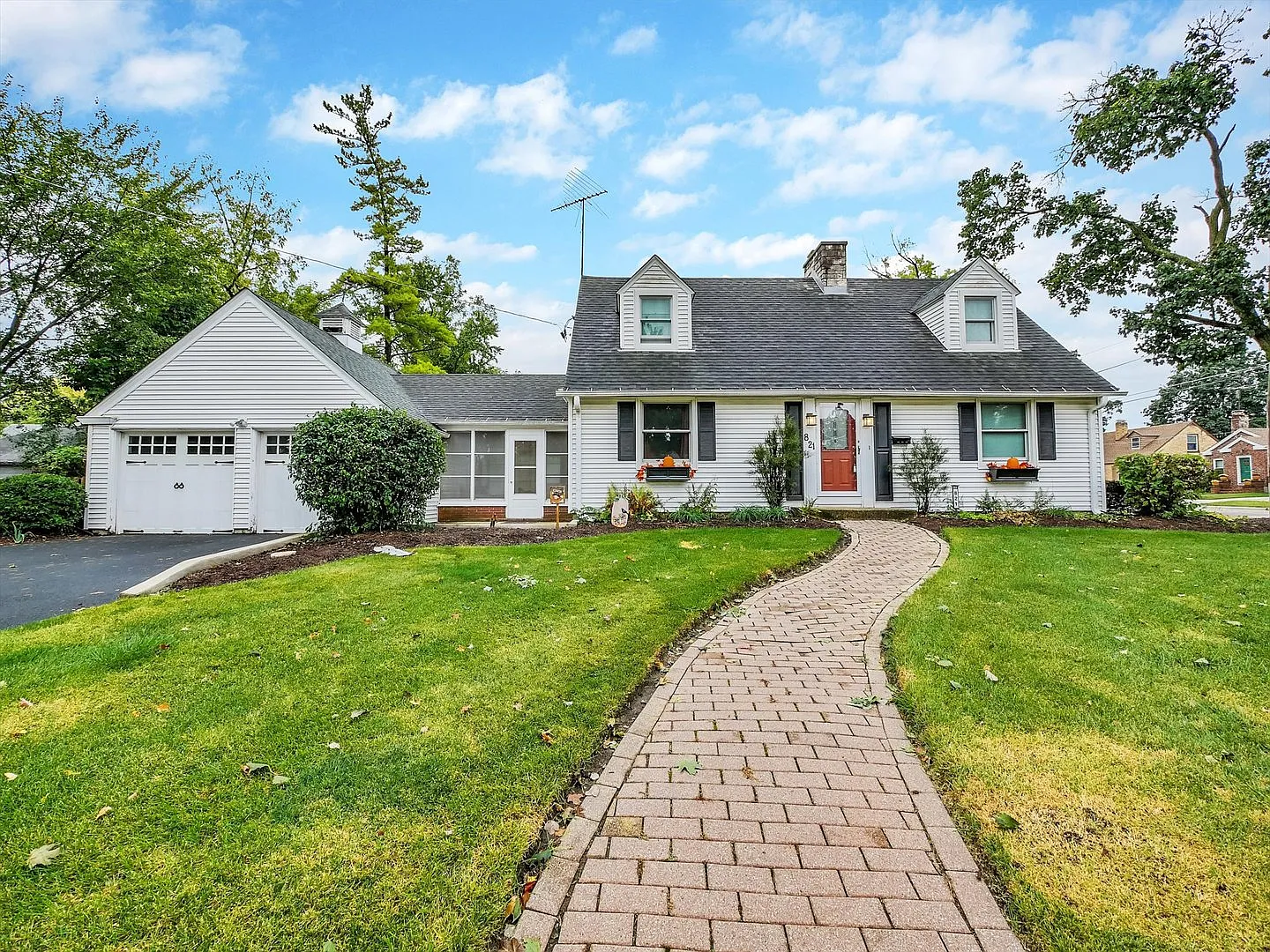 821 Shuler St photo 1