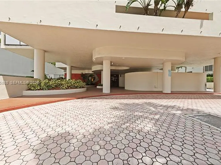 1621 Collins Avenue Cu #908 — Photo 11