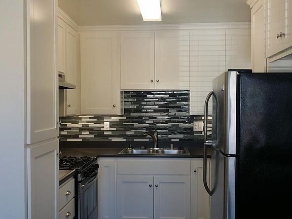3rd image of 2335 Seaside St
