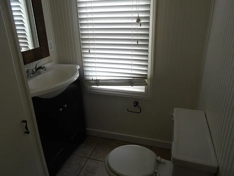 207 W 1st St #3 — Photo 5