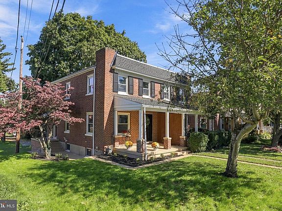 4th image of 1029 E Orange St
