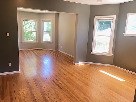 3rd image of 4914 N Leavitt St #1