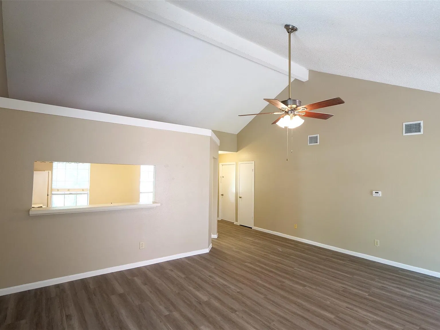 3 bed, 2.0 bath, 1284 sqft, $1,695 — Photo 4
