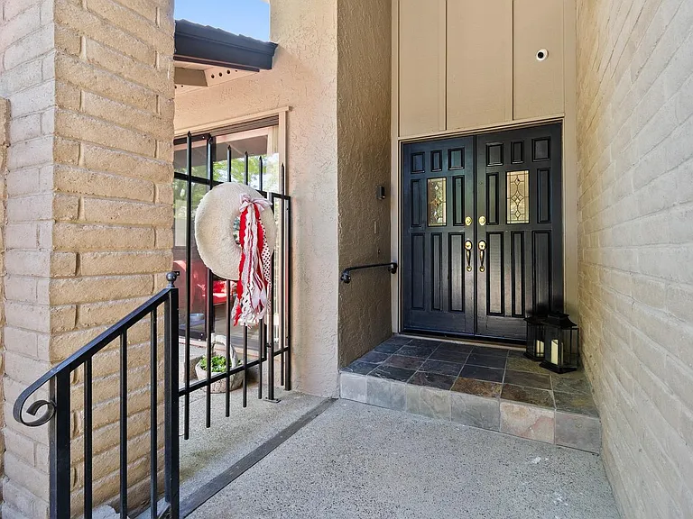 2800 Calle Vista Way — Photo 3