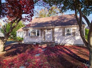 33 Peach Orchard Dr, Riverside, RI 02915