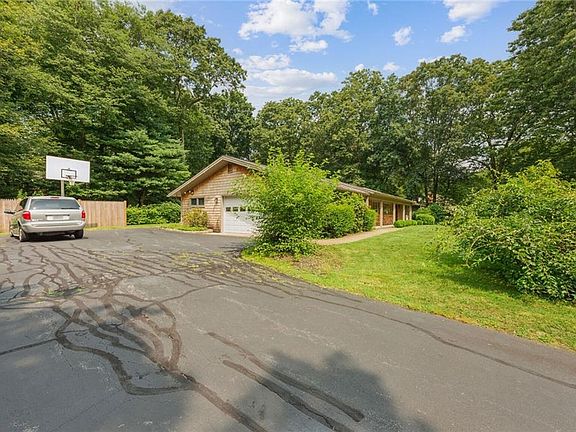 3rd image of 117 Heritage Dr