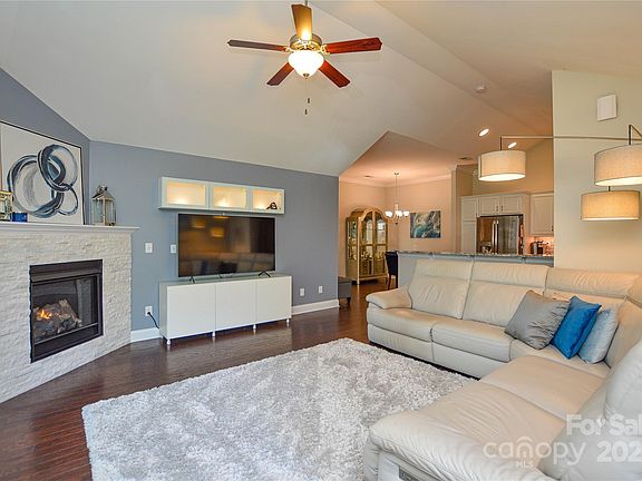 3rd image of 2351 Villa Oaks Ct