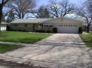 811 Scott Dr, Elgin, IL 60123