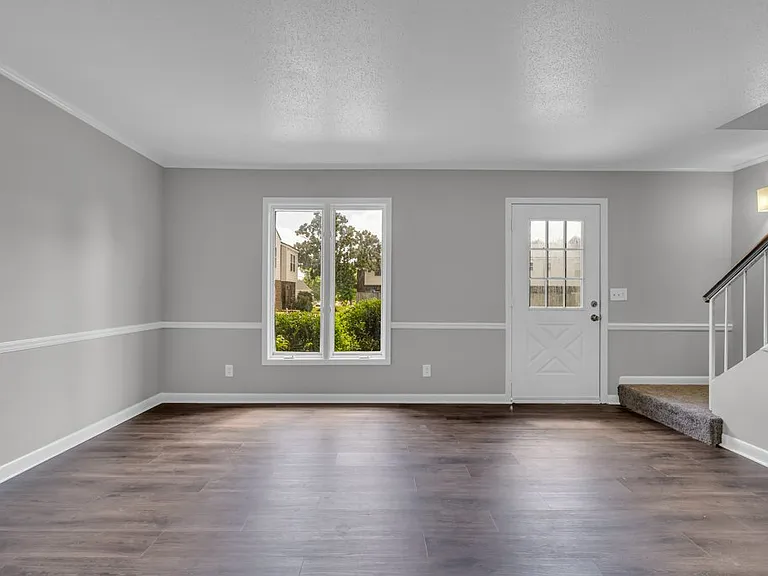 400 Forrest Blvd #9 — Photo 6