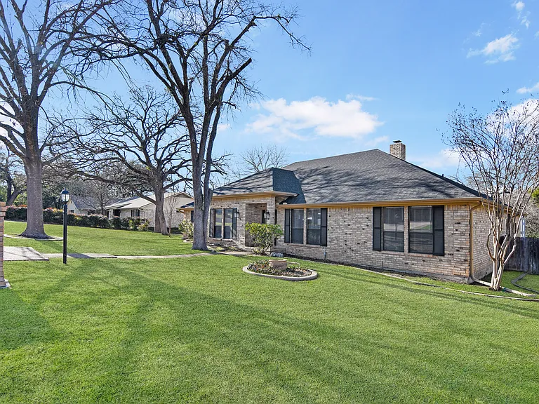 605 Pecos Trl — Photo 2