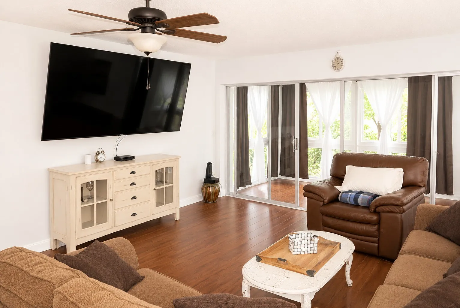 Beautiful Imperial Cove Furnished 2 Bed / 2 Bath — Photo 2