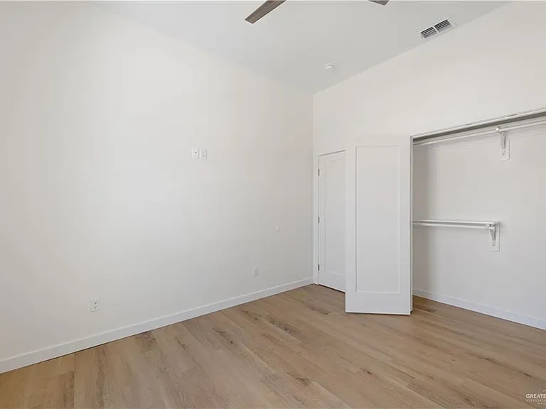 909 N Brushfield Ave — Photo 10