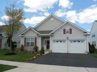 5 Pebble Creek Rd, Dayton, NJ 08810