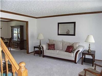 5th image of 466 Howland Dr