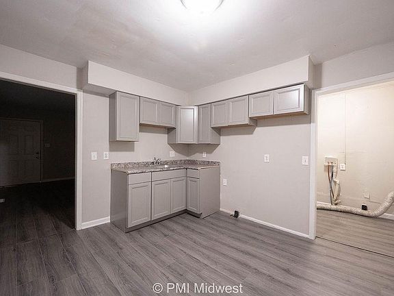 5th image of 3918 N Grand Ave #3918