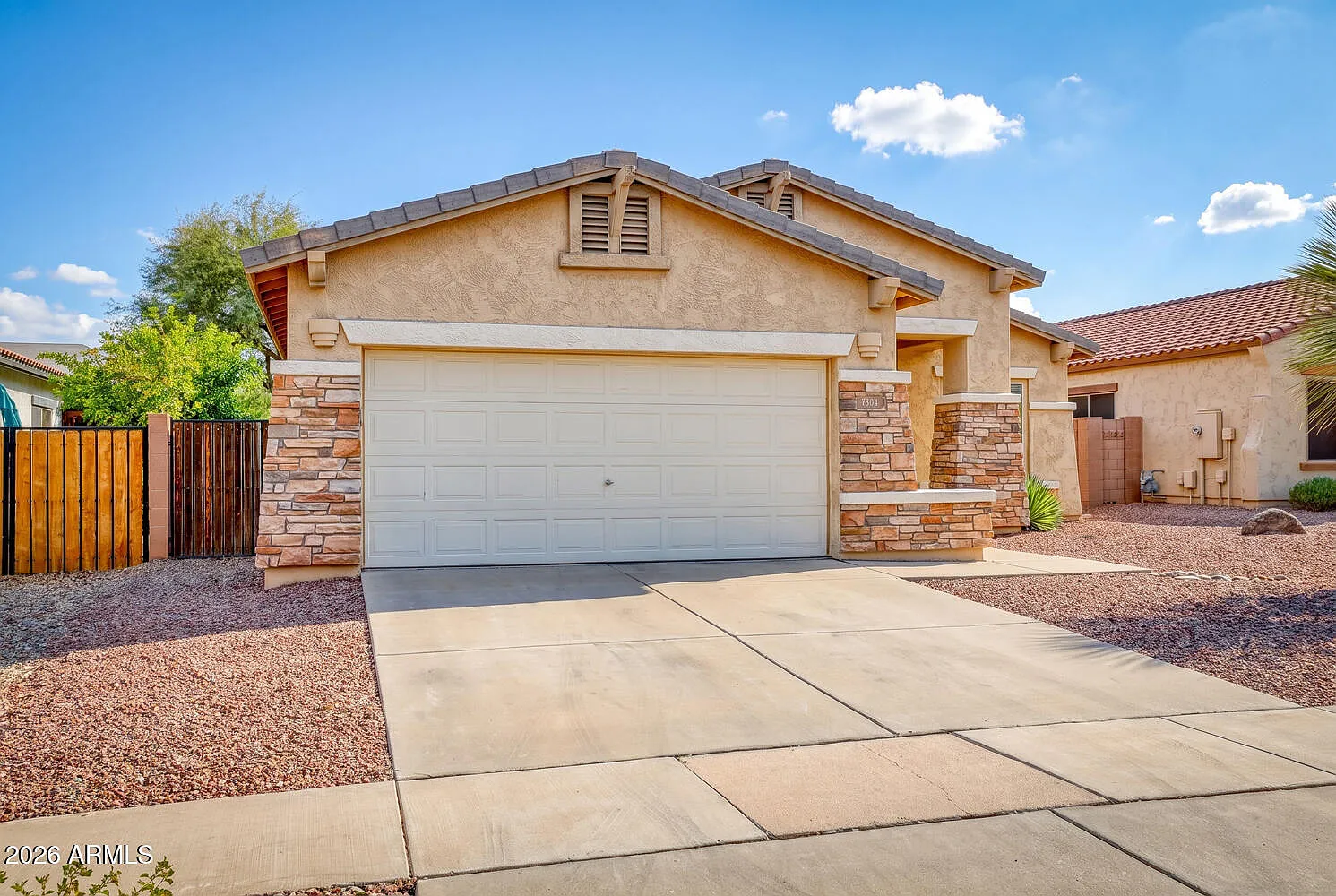 4 bed, 2.0 bath, 1834 sqft, $2,400 — Photo 3