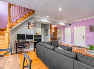 2551 W Arthur Ave APT 2E, Chicago, IL 60645