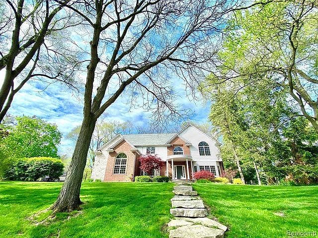 1st image of 807 Thorntree Ct