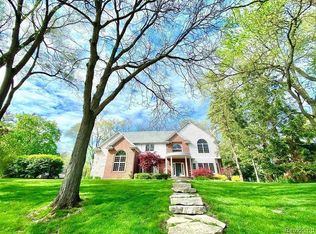 807 Thorntree Ct, Bloomfield Hills, MI 48304